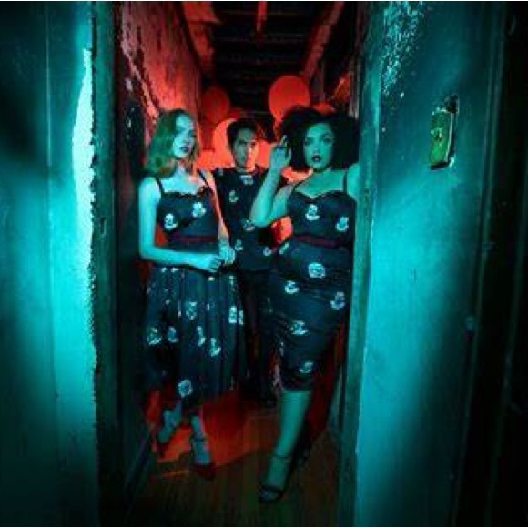 Vixen by Micheline Pitt Black "IT CHAPTER TWO" Pennywise
Sweetheart Wiggle Dress - Picture 1 of 7